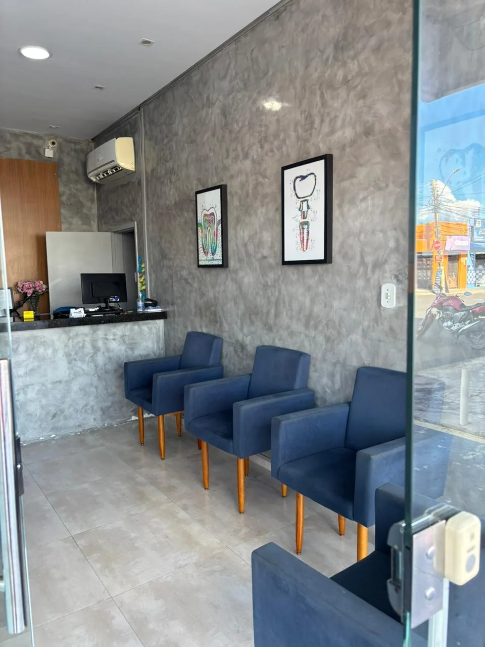 Recepção da clínica Dr. Sorriso em Teresina, ambiente acolhedor