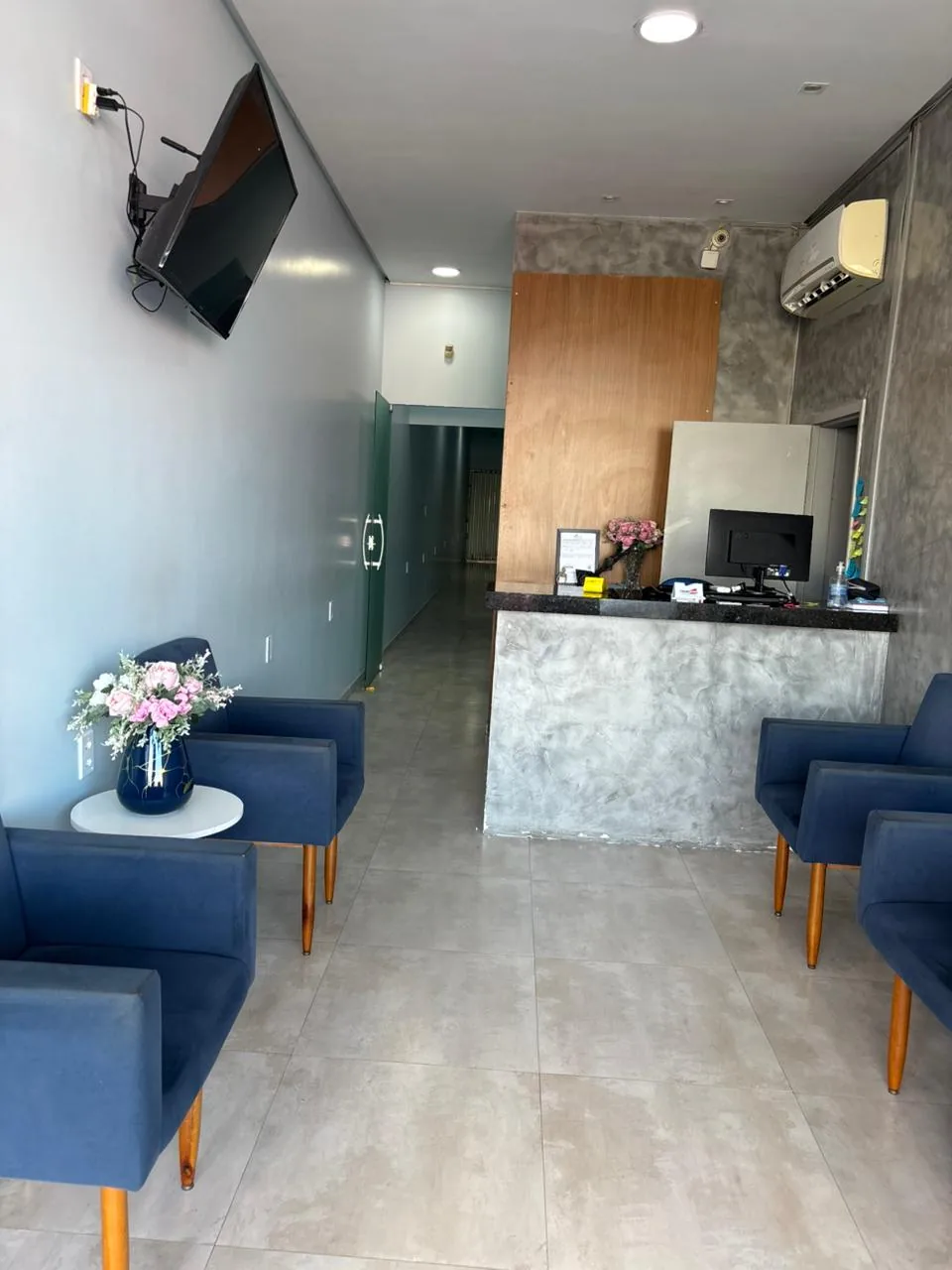 Sala de espera da clínica Dr. Sorriso em Teresina, ambiente moderno